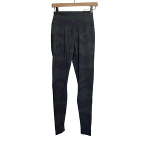 Alo‎ Yoga Camo Pattern High Waisted Leggings Women’s Size Medium